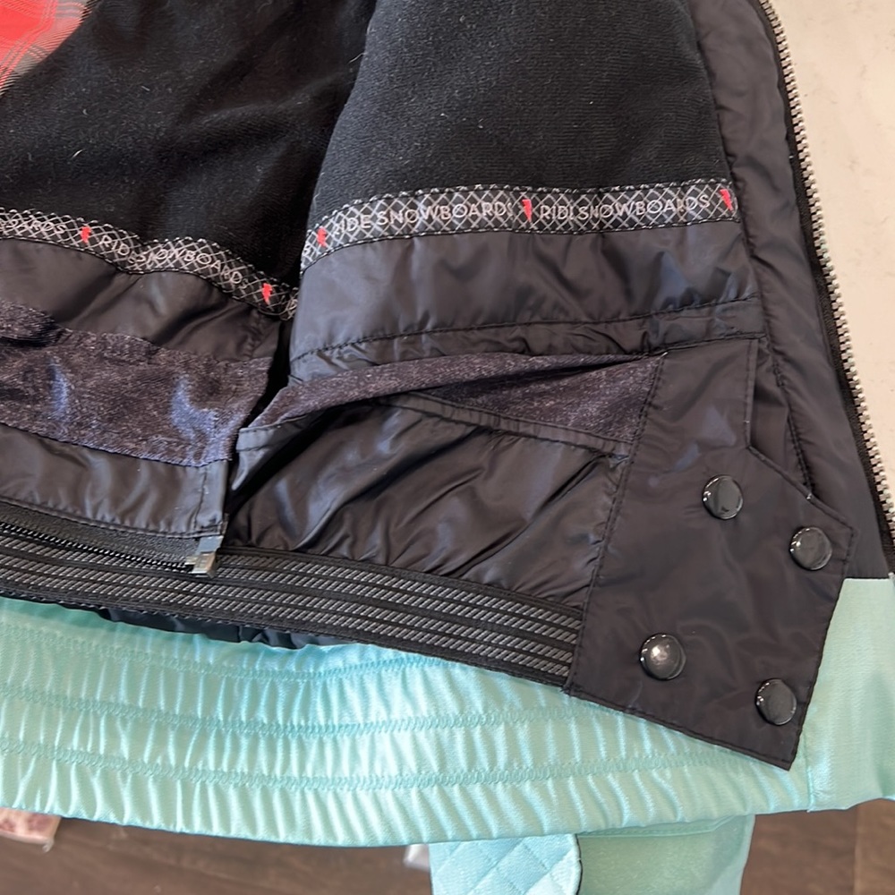 RIDE Snowboard / ski jacket. Gorgeous details. Perfect condition Worn once. - Picture 9 of 11